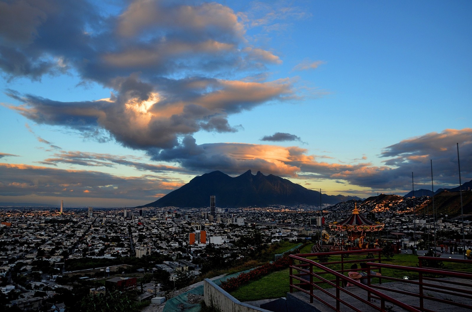 monterrey-555080_1920.jpg